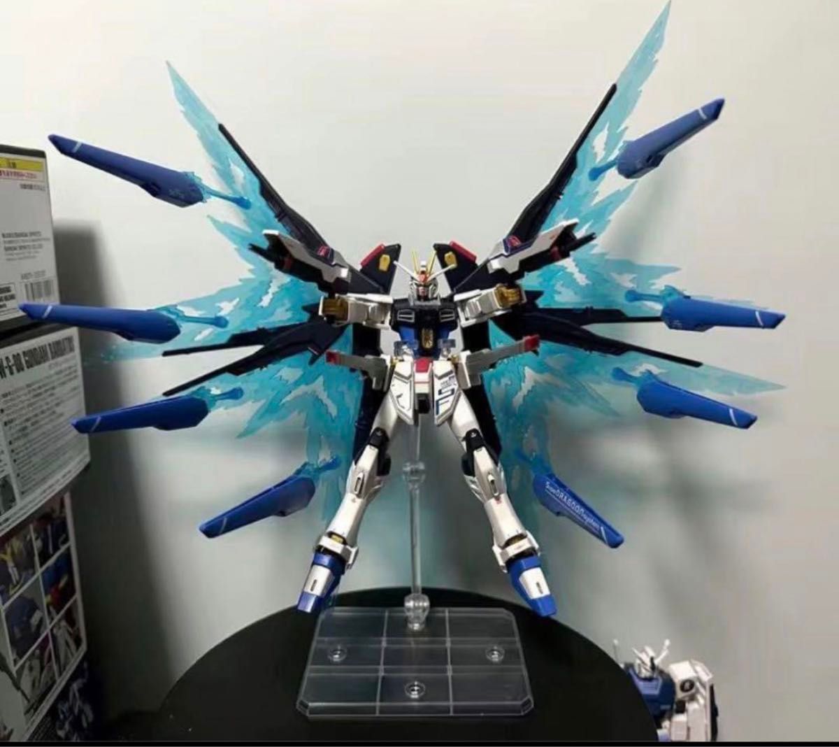 未開封新品 HG ストライクフリーダム+ディスプレイベースx2+エフェクトx3 未開封新品 HG ストライクフリーダム+ディスプレイベースx2+