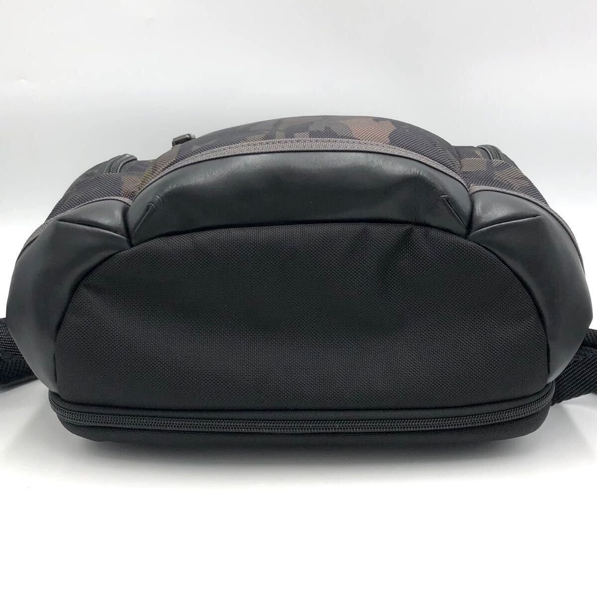 1円~極美品 TUMI トゥミ ALPHA BRAVO KNOX Backpack メンズ ビジネスバッグ リュックサック A4+PC可 レザー バリスティックナイロン 迷彩の画像6