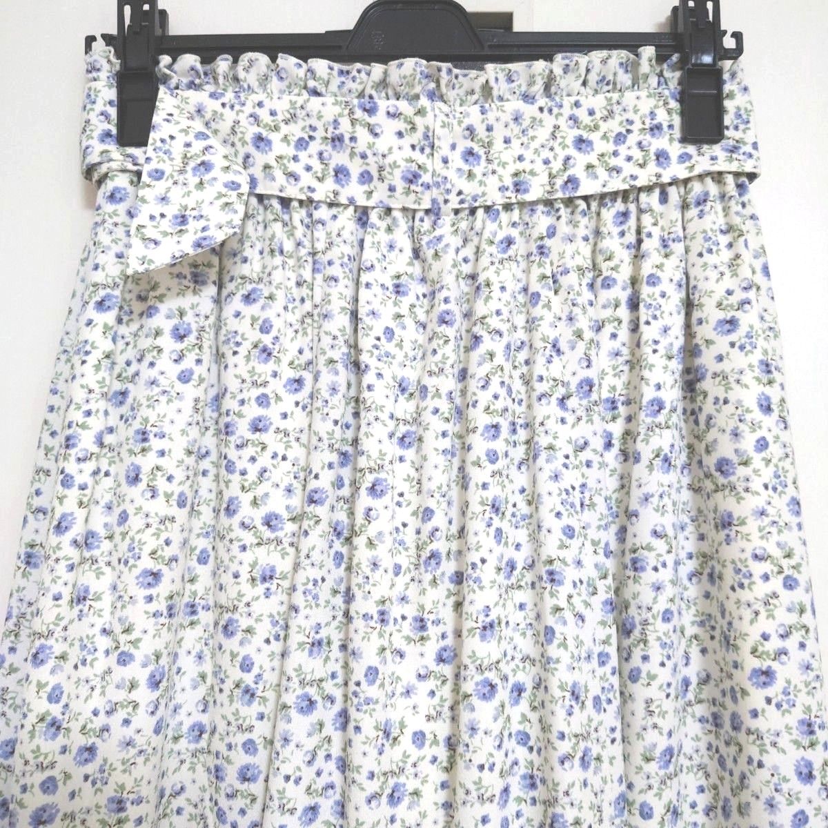 【セール】【美品・未使用に近い】ホワイト×ブルー×グリーン　花柄　ロングスカート