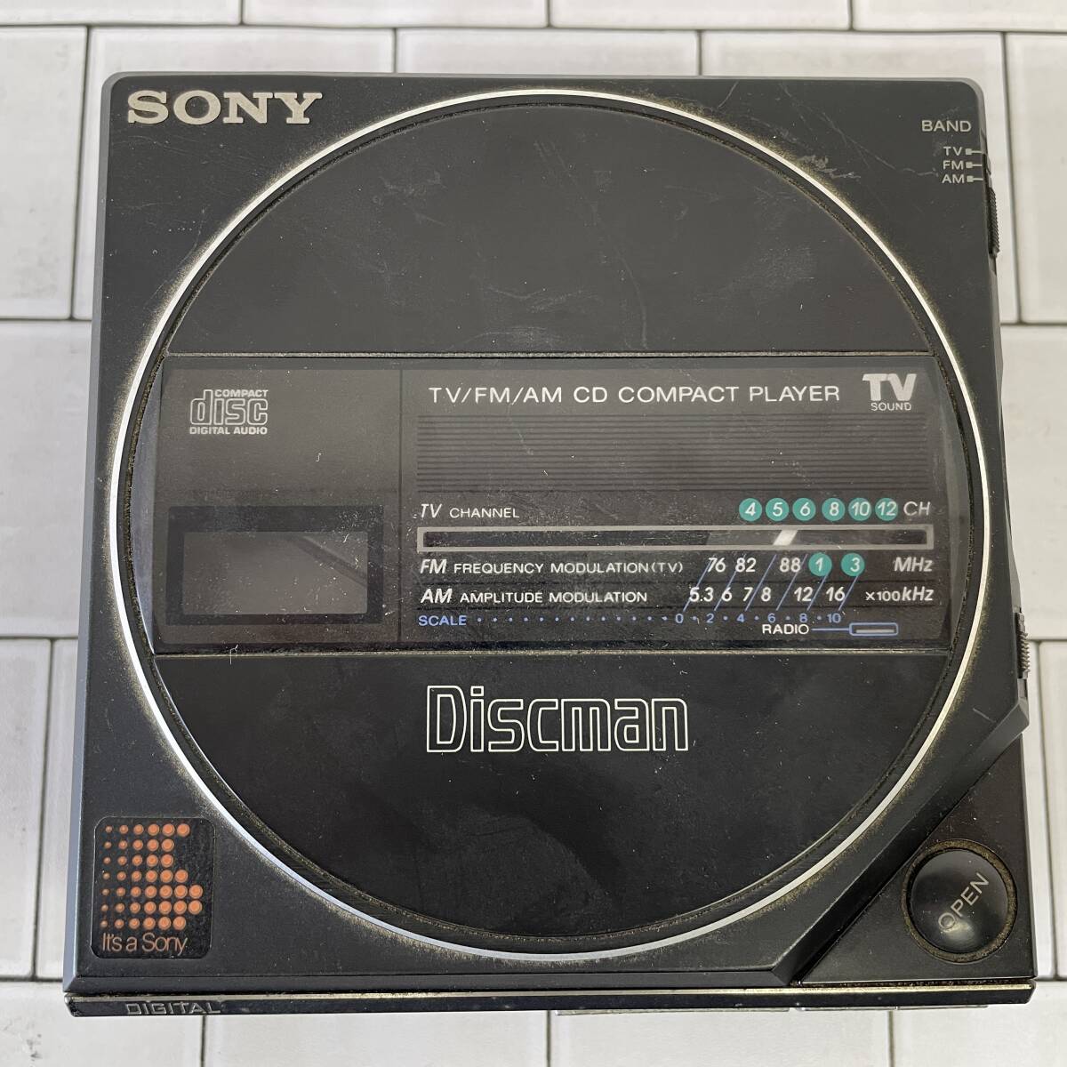 F008-M15-6126 ◎ SONY ソニー Discman ディスクマン EBP-380 ポータブルCDプレーヤー オーディオ 通電確認済みの画像2