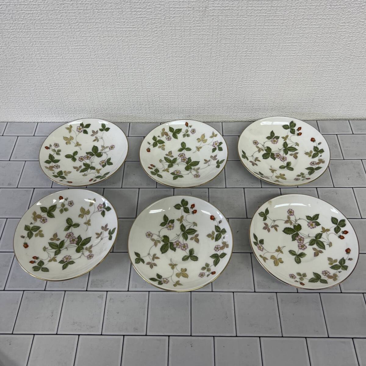 F049-M25-56 WEDGWOOD ウェッジウッド WILD STRAWBERRY カップ ソーサー 6客 口径約10cm 高さ約5cm_画像2