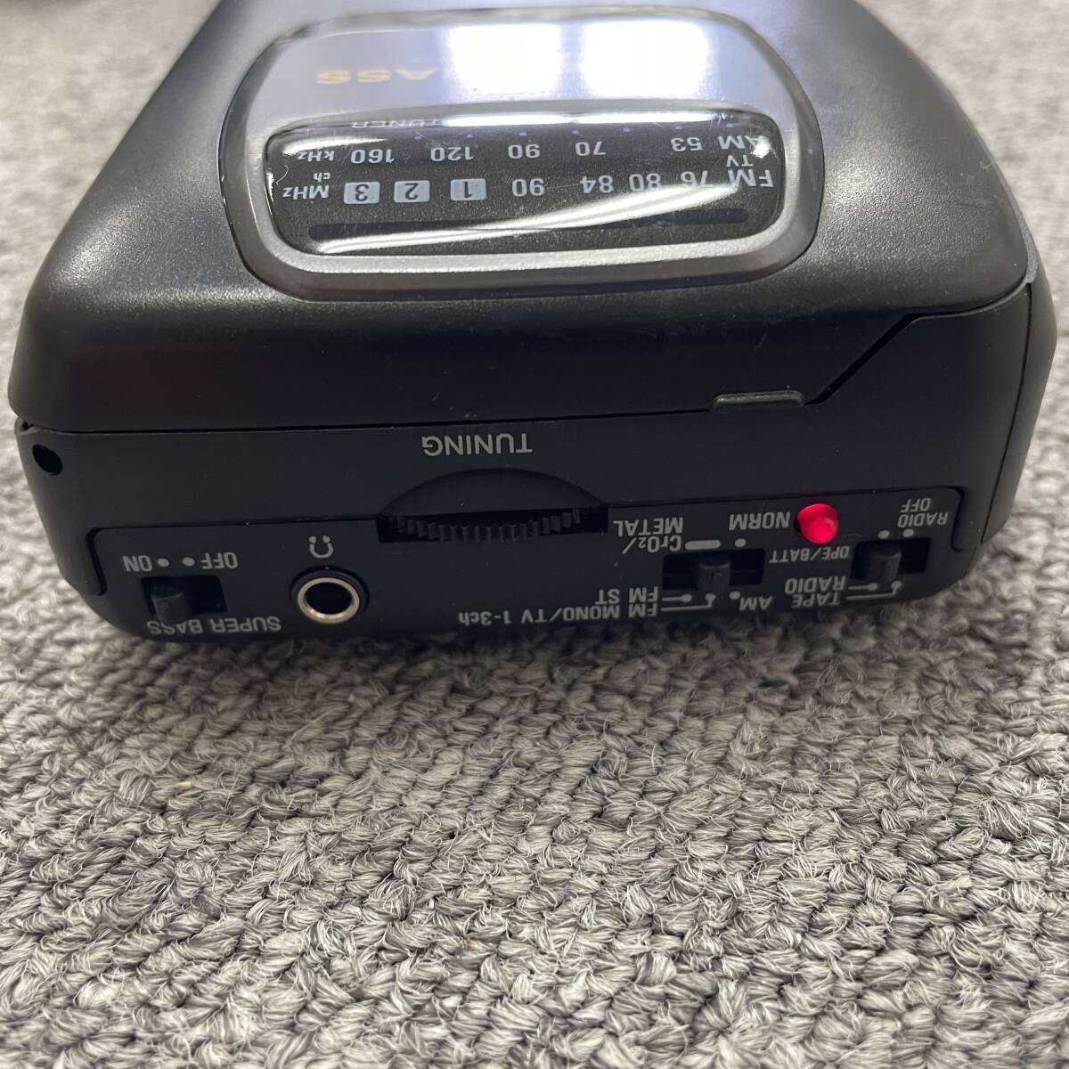 E013-M24-263 ◎ aiwa アイワ ポータブル ラジオカセットプレーヤー RS250 オーディオ機器 付属品付き 通電確認済み_画像7