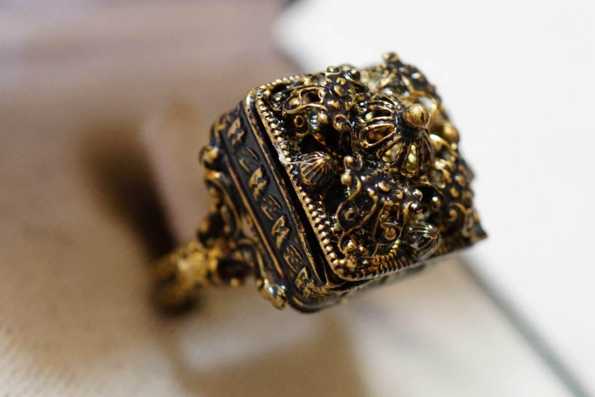 1882 海外製 ピルケース リング 指輪 ヴィンテージ アクセサリー アンティーク ゴールドカラー 装飾品_画像3