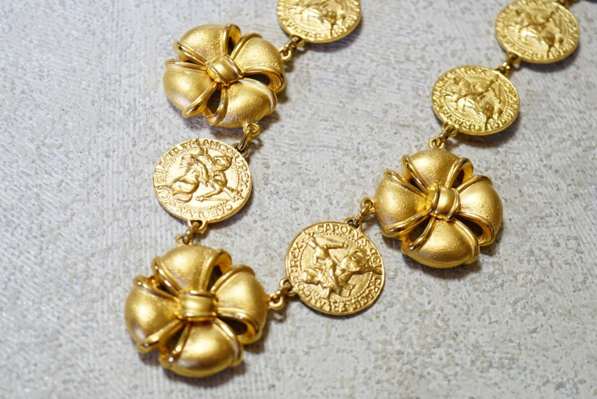 1765 海外製 ブランド ゴールドカラー ネックレス ヴィンテージ アクセサリー アンティーク ペンダント 首飾り 装飾品_画像1