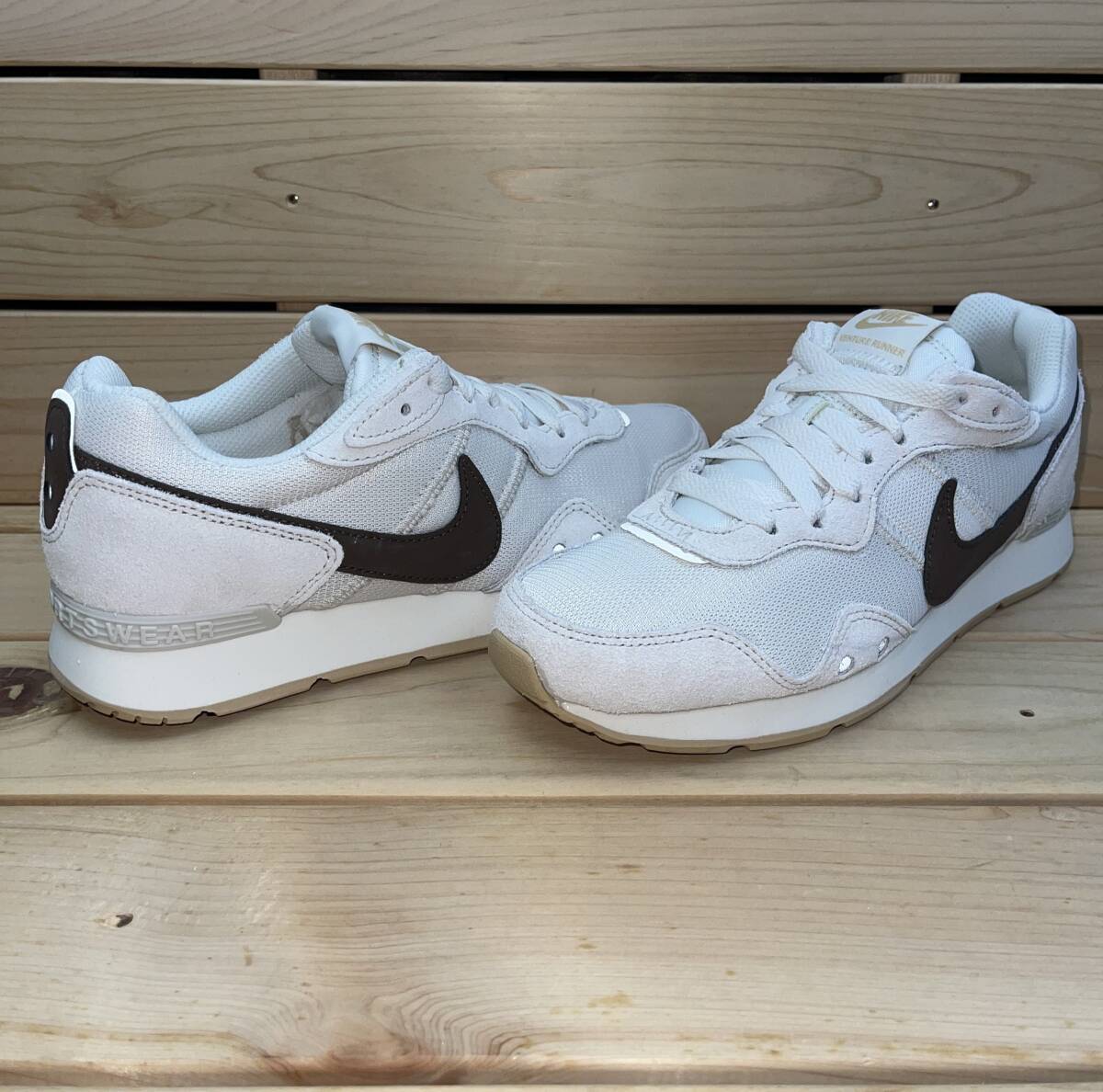  Nike 23.5cm венчурный Runner wi мужской белый Brown NIKE WMNS NIKE VENTURE RUNNER женский спортивные туфли 