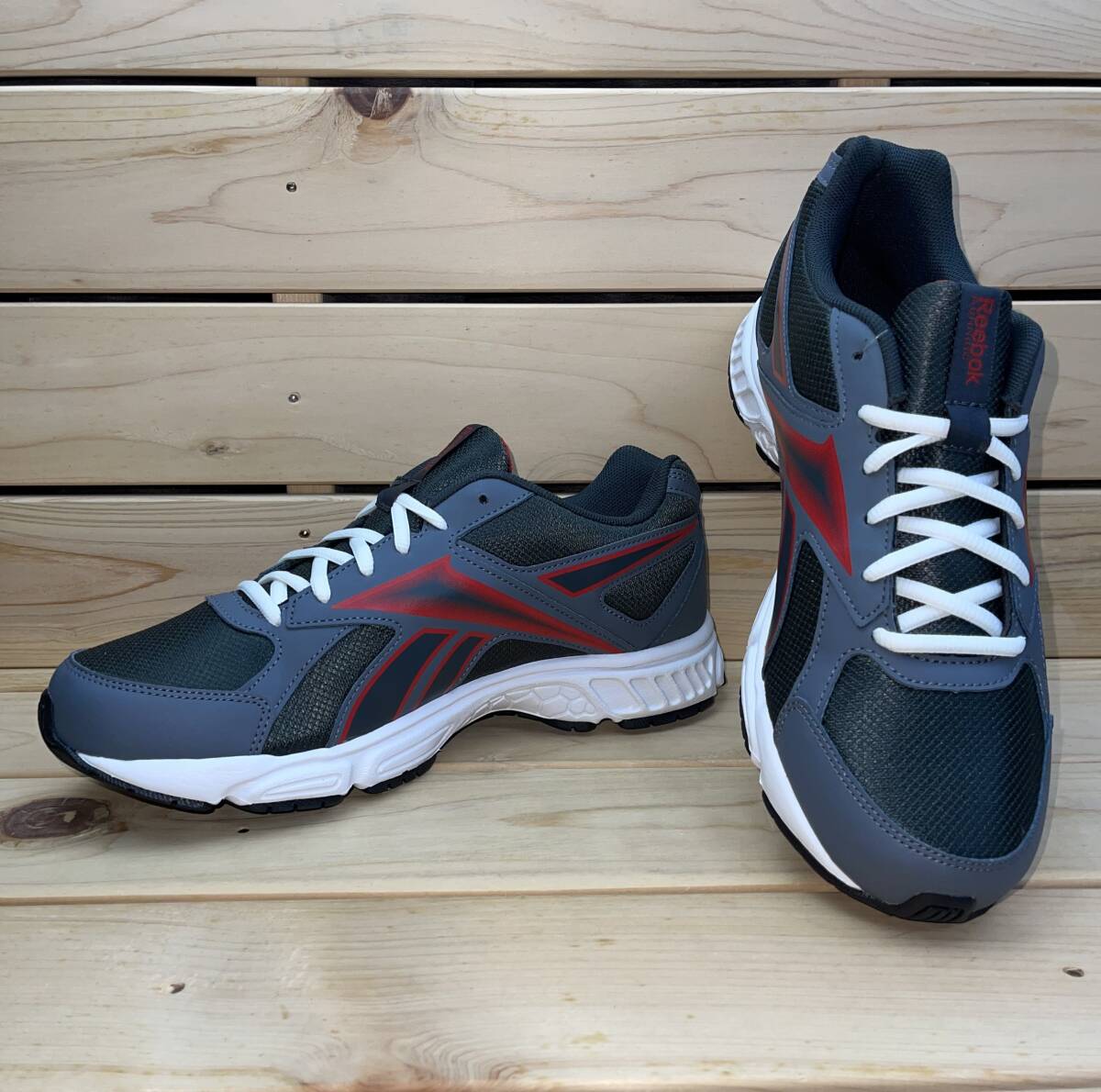 1円 スタート リーボック 26cm トランツ ランナー グレー レッド ホワイト Reebok TRANZ RUNNER RS メンズ ランニング シューズ_画像2