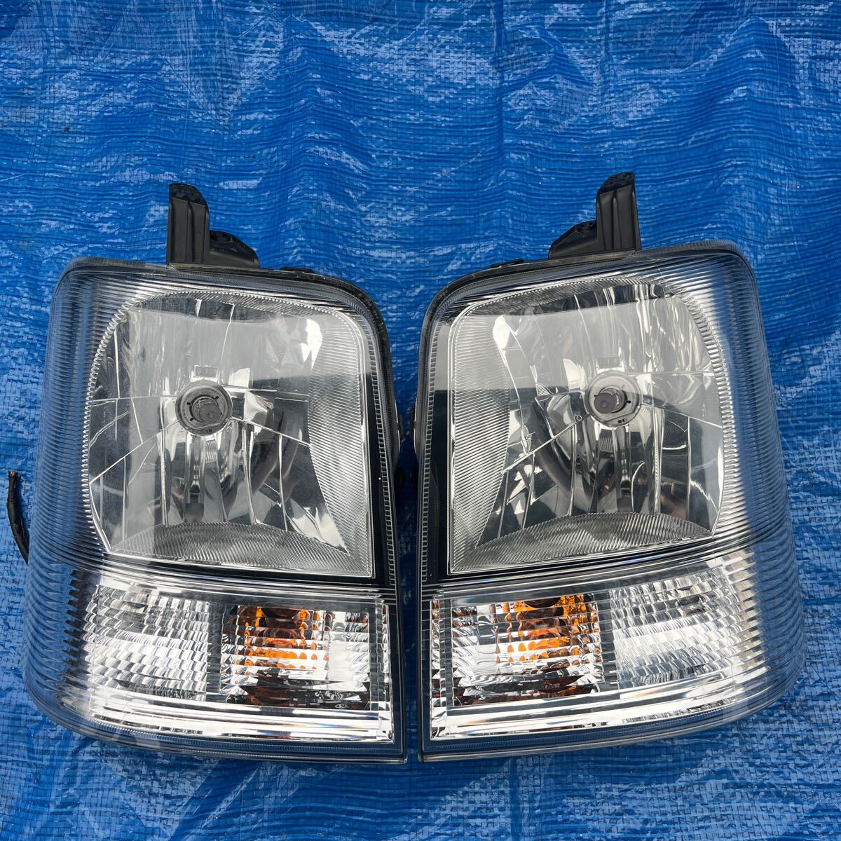 中古スズキエブリィ EBD-DA64V 純正 ヘッドライト ヘッドランプ 左右セット LE04G6129          の画像1