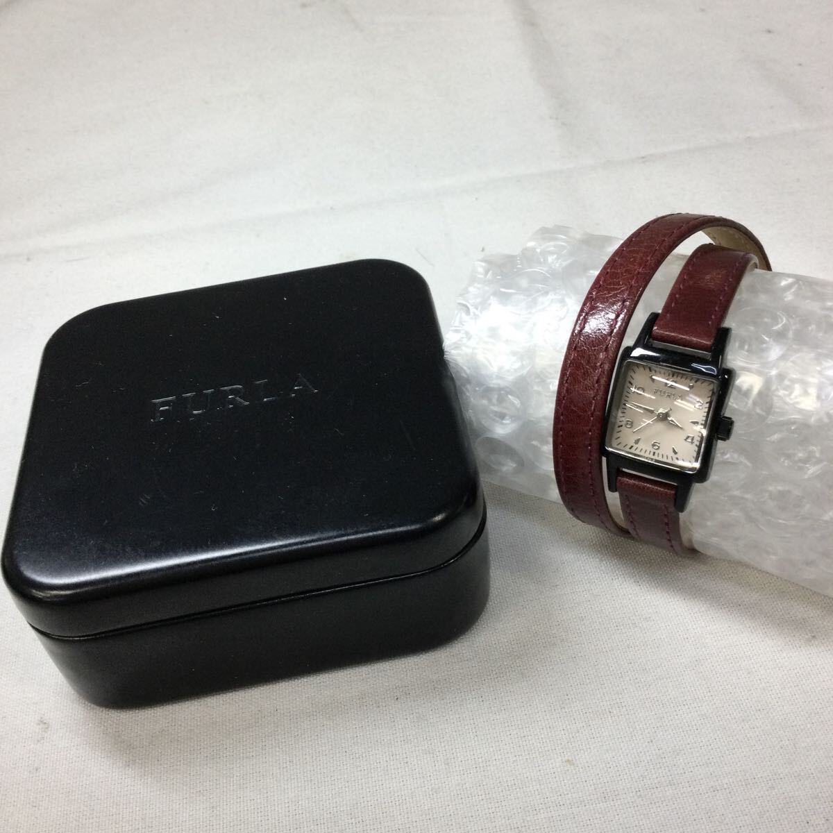 ※【FURLA/フルラ】腕時計 クォーツ レザーベルト 二重巻きベルト 電池切 レディース 服飾品 レッド 赤 アクセサリー コレクション 保管品の画像1