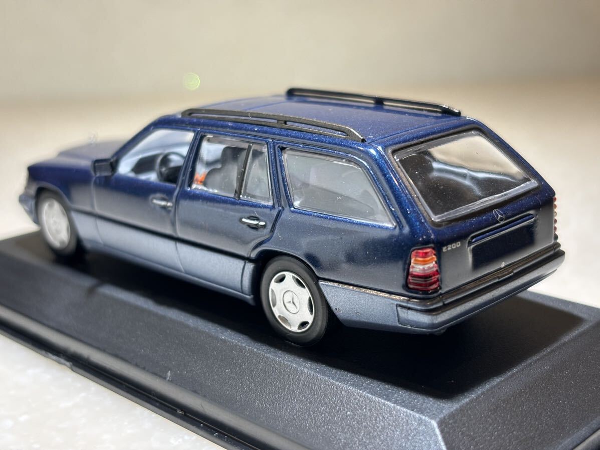 1/43「メルセデスベンツ Eクラスステーションワゴン W124後期」 ノーチカルブルーメタリック ミニチャンプス製 の画像2