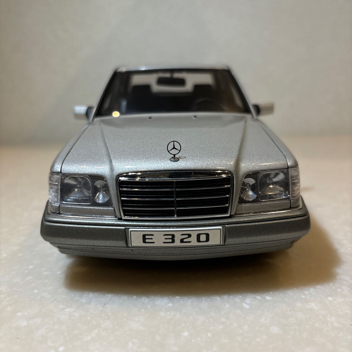 1/18「メルセデス・ベンツ E320」W124後期1995モデルミニカー シルバー AUTOart MILLENIUMの画像3