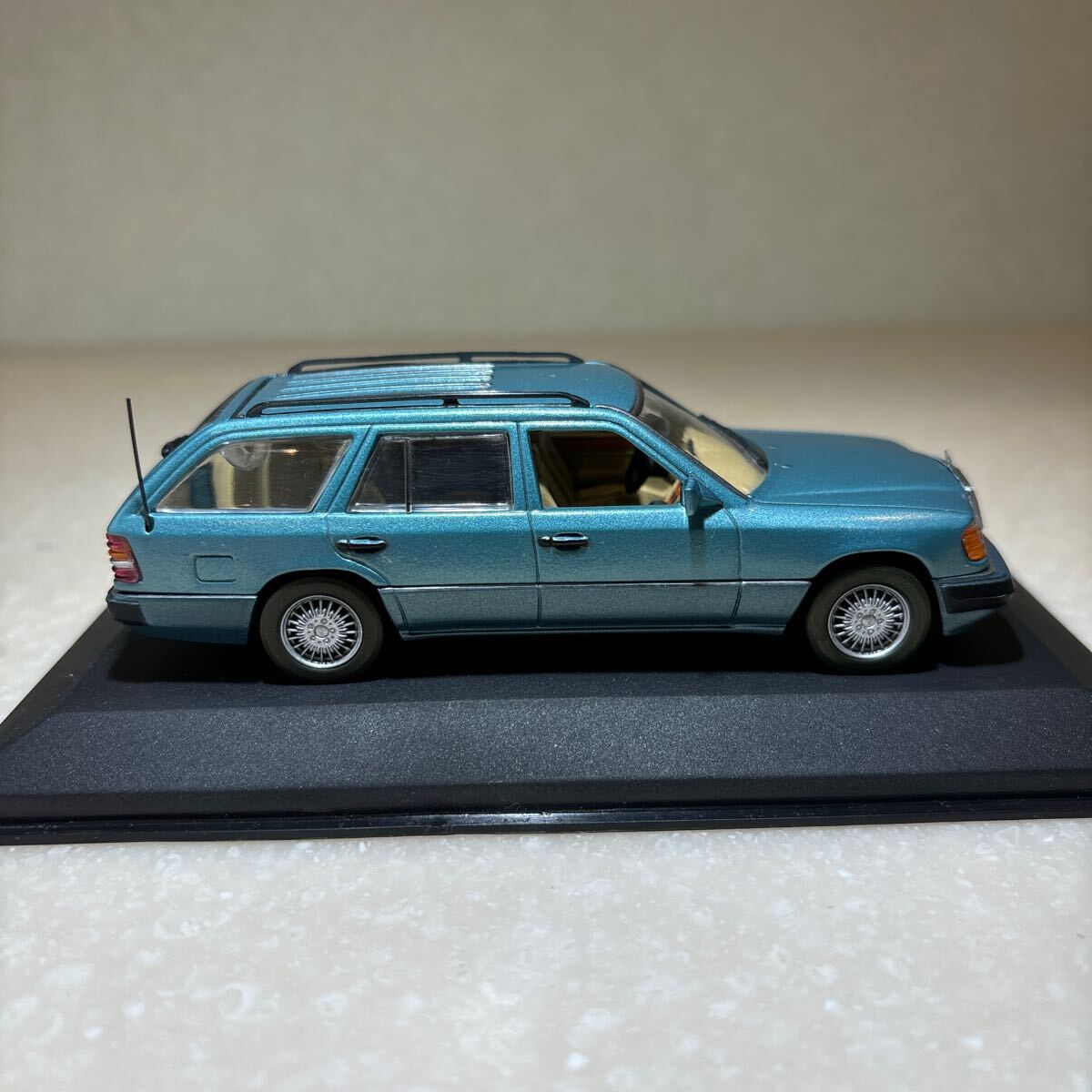 1/43「メルセデスベンツ 300TEステーションワゴン W124」1991年 ミニチャンプス製 _画像6