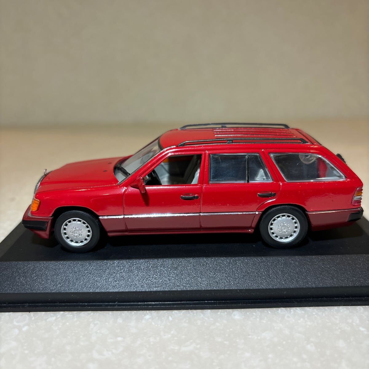 1/43「メルセデスベンツ 250TDステーションワゴン 」W124 前期 1991年 レッド ミニチャンプス製の画像5