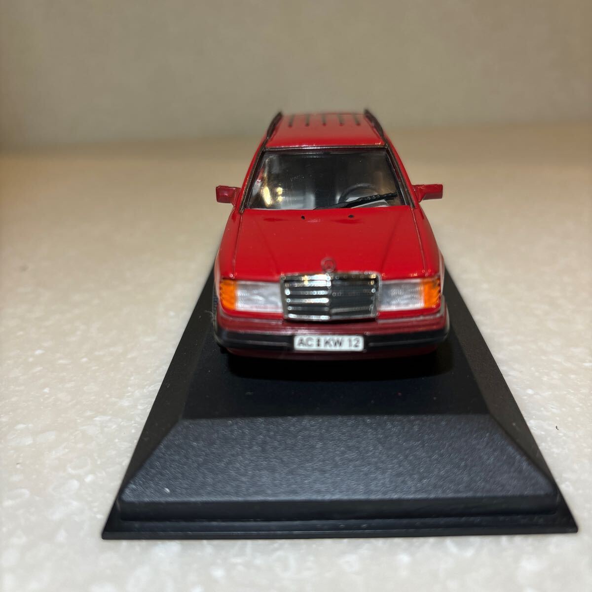 1/43「メルセデスベンツ 250TDステーションワゴン 」W124 前期 1991年 レッド ミニチャンプス製の画像3