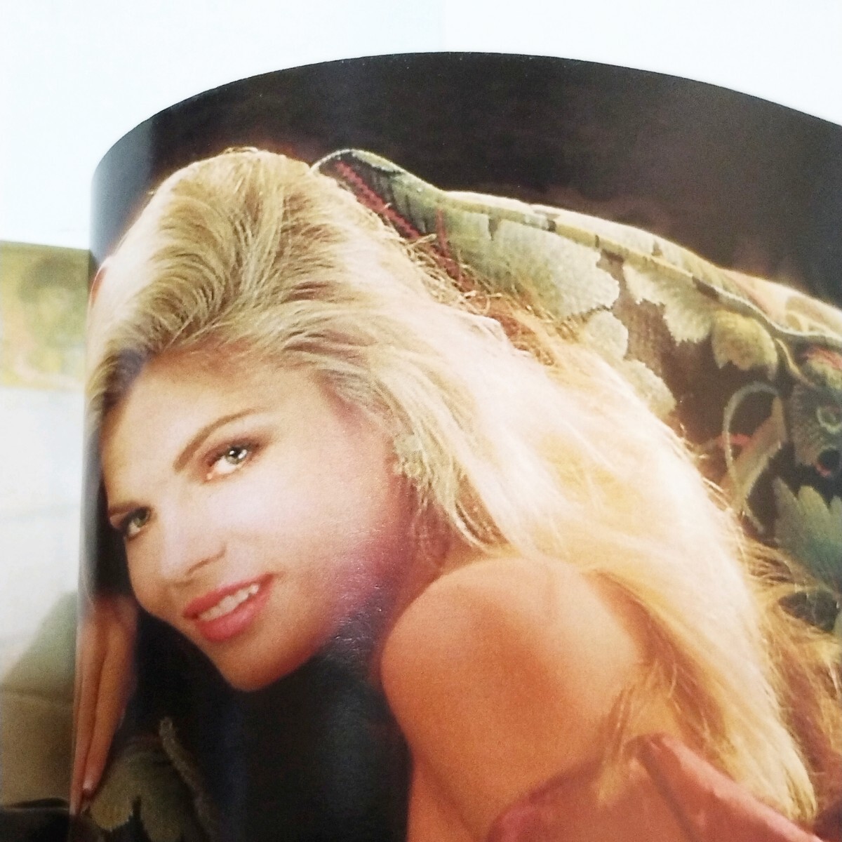 e プレイボーイ PLAYBOY  1994年4月号 雑誌  女性 海外 洋書 グラビア セクシー 女優 ブロンド 金髪 成人の画像10