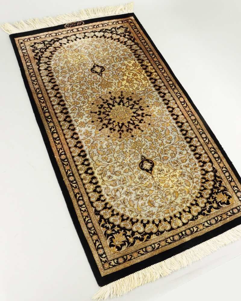 魁◆最高級ペルシャ絨毯 イラン クム産 ザビヒ工房 シルク100% 細密手織り110万ノット 84×46㎝ 唐草模様の画像2