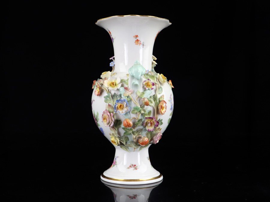 魁◆本物保証 Meissen オールドマイセン 花と実の浮彫花瓶 フラワーベース 5つ花 高さ19.5㎝ ボタン双剣 アンティークの画像3