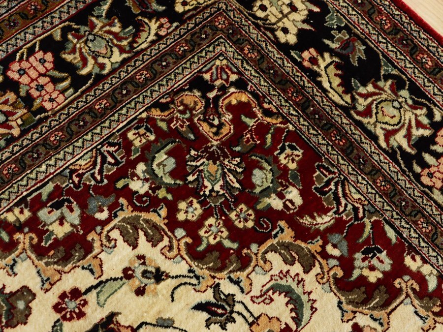 魁◆最高級ペルシャ絨毯 本物保証 クム産 シルク 手織り 90万ノット 157×101㎝ メダリオン図 特選最高級品の画像4