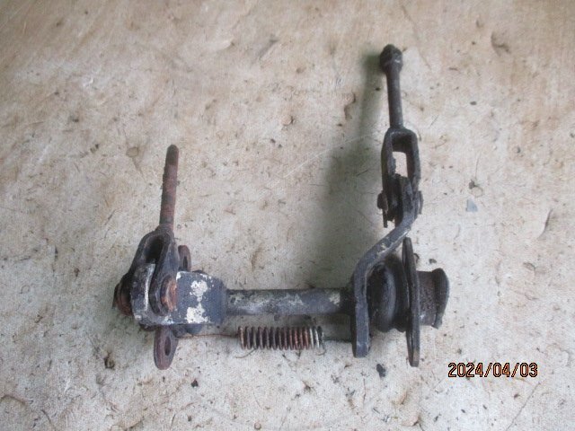 (0241)PR91 Bellett 1600GT brake pedal linkage rod 