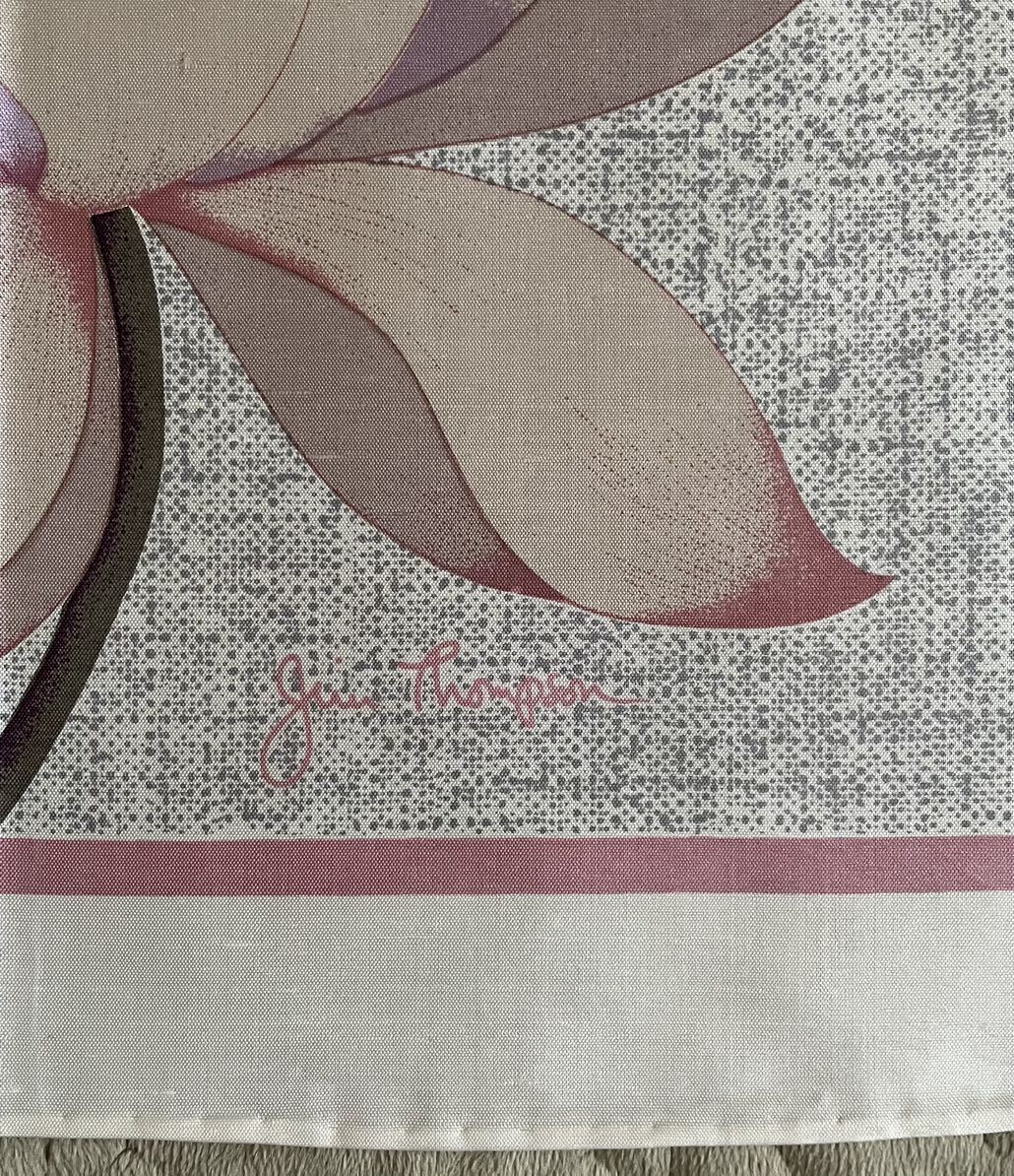 ジムトンプソン 絹100% スカーフ　花柄　アイボリー ライトグレー　ベージュ　ピンク　薄紫　アジアン　タイ製_画像4