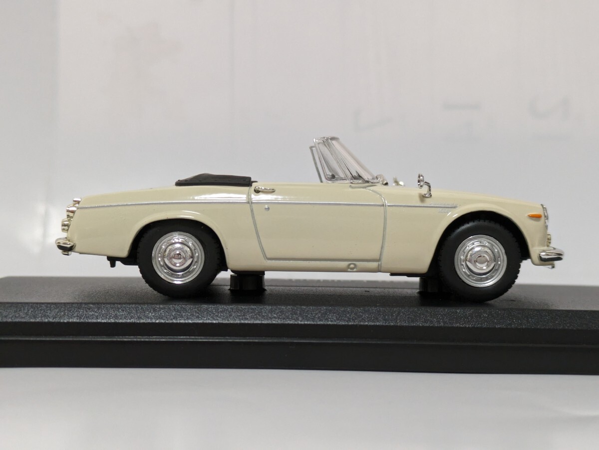 アシェット 国産名車コレクション 1/43 日産 フェアレディ 2000 1967の画像3