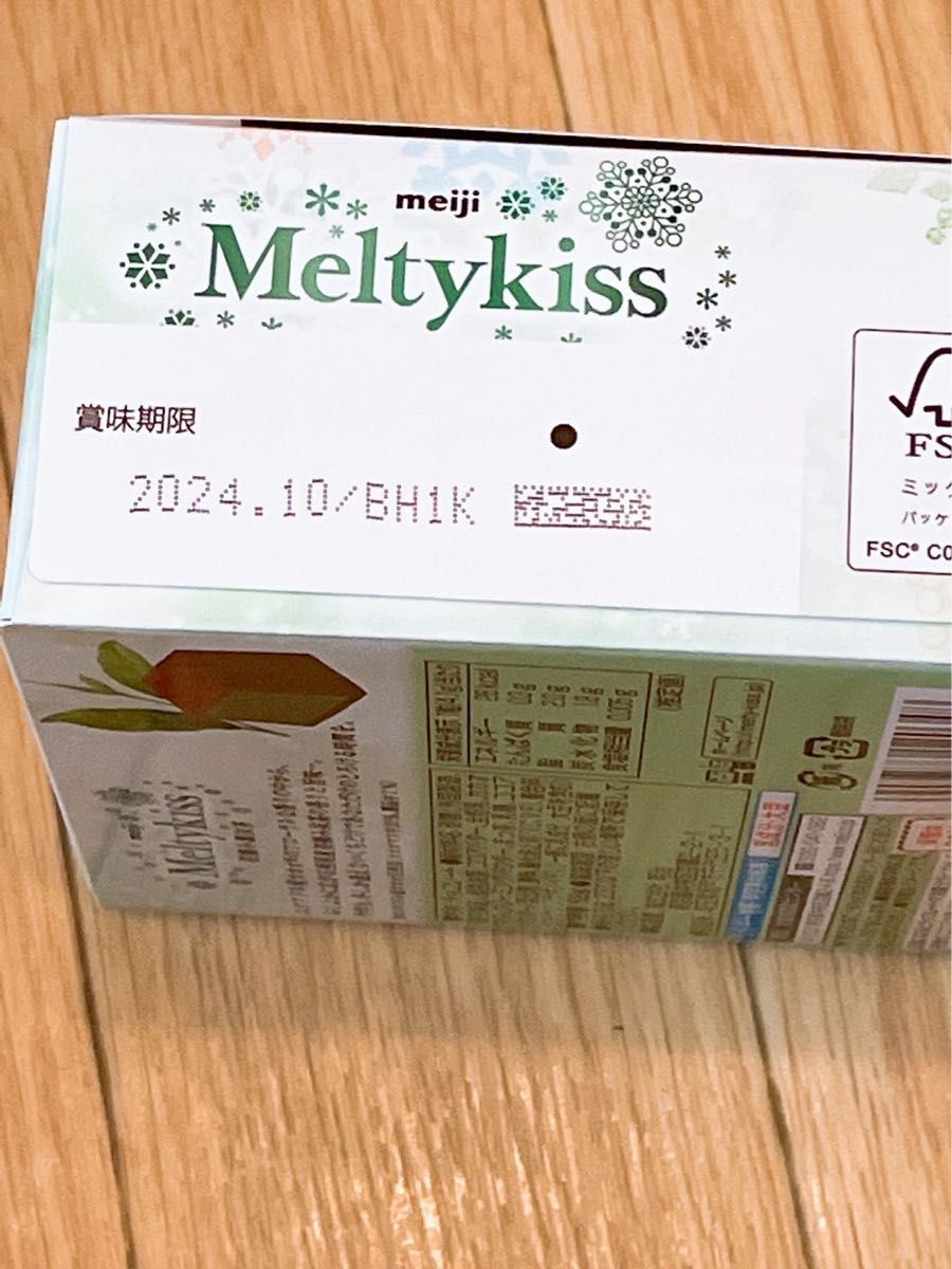 meiji 冬期限定　Melty Kiss メルティキッス　フルーティ濃いちご味