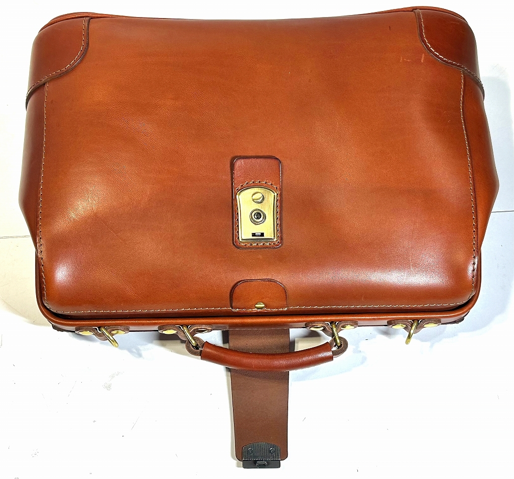ヘルツ 中古革鞄 HERZ レザー ダレスバッグ ショルダーストラップ・カギ1個付属、外装痛みアリ品_画像6