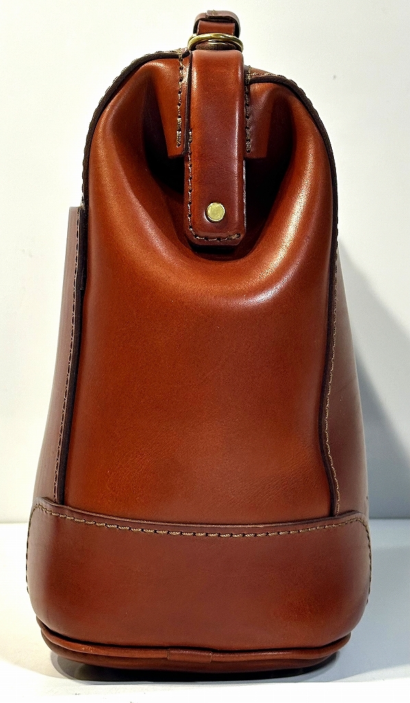 ヘルツ 中古革鞄 HERZ レザー ダレスバッグ ショルダーストラップ・カギ1個付属、外装痛みアリ品_画像4