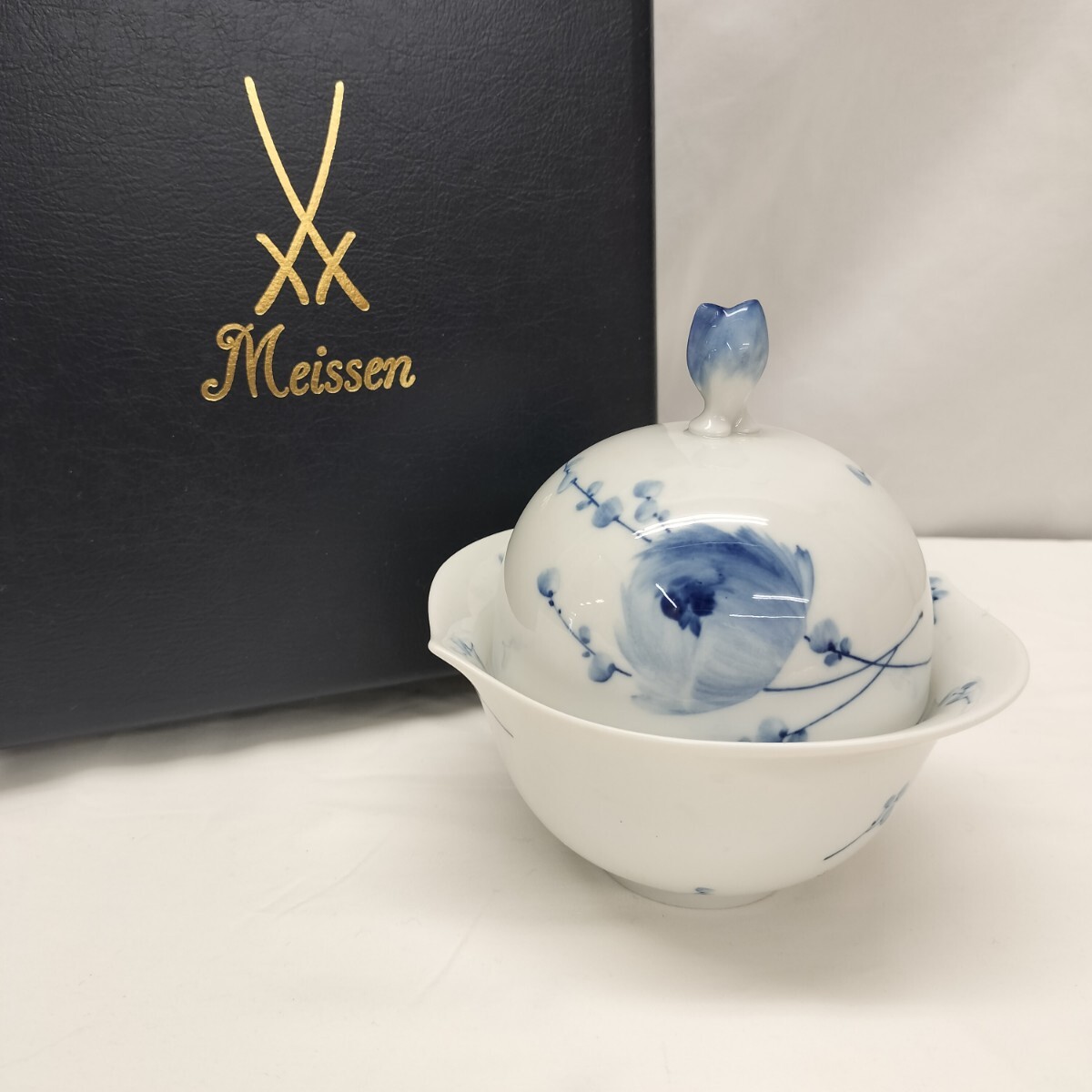 【A-152】MEISSEN マイセン 青い花 シュガーポット 1点 茶器 ブランド食器 テーブルウェア ホワイト 花柄 箱付き_画像1