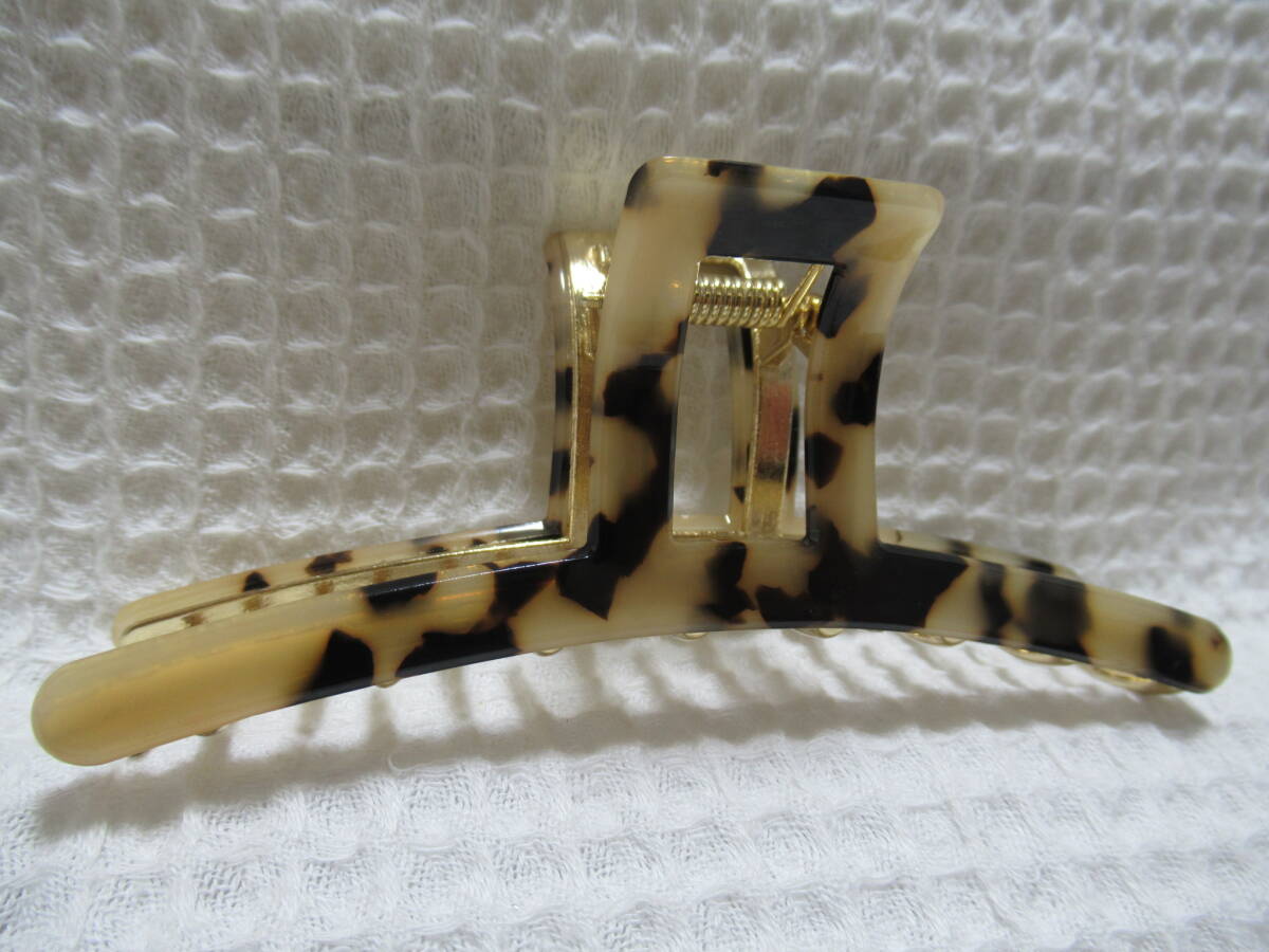 ベージュ・ダークブラウン系色のアセチ付き ゴールドメタル系バンスクリップ      の画像2
