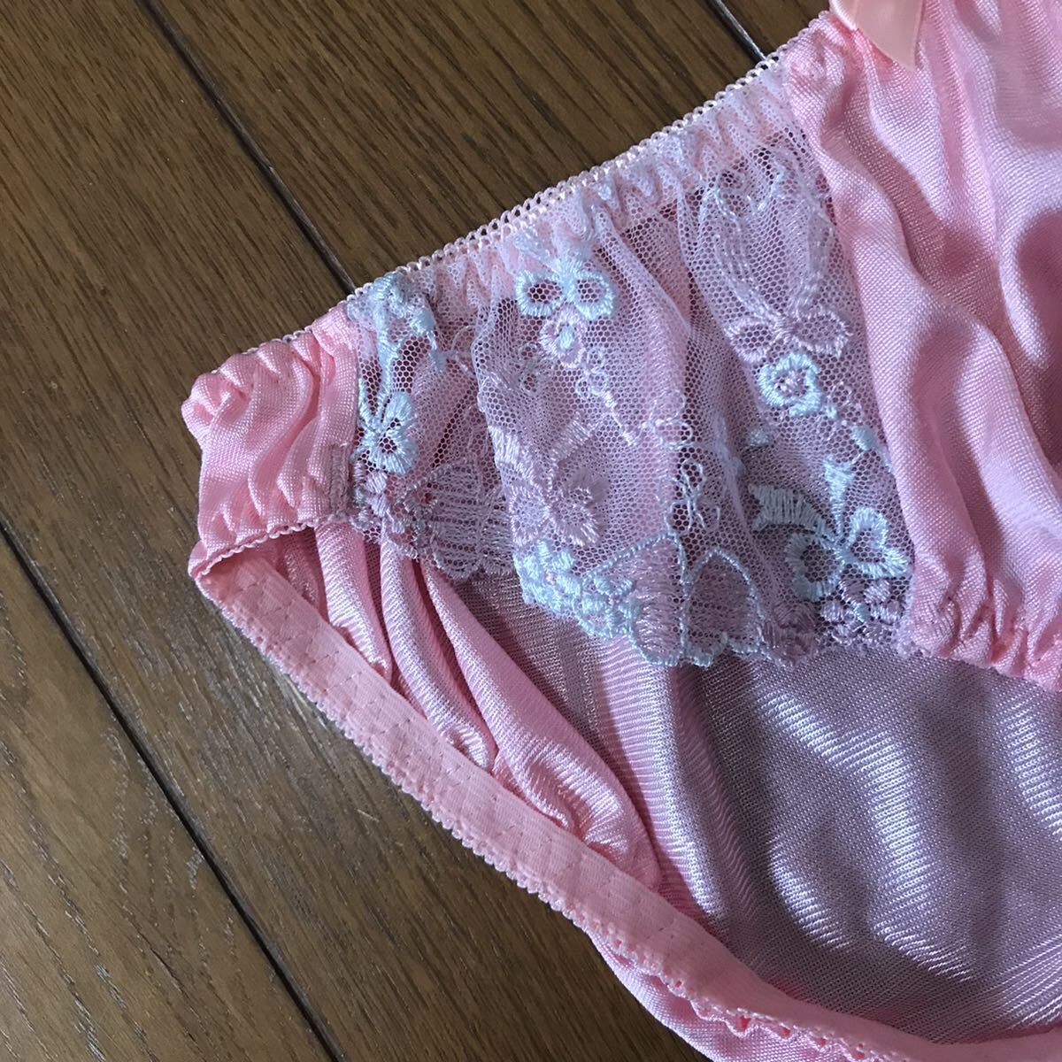 【Palissee】パリシェ ♪綺麗な花柄レース 入りのsexy なビキニショーツＬＬ＊光沢　ピンク色系／新品未使用紙タグ付き　自宅保管品_画像2