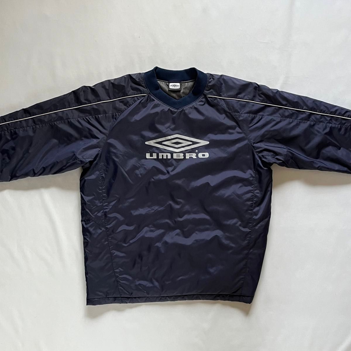 【90s UMBRO】ナイロンプルオーバー　ピステ　銀タグ　デサント社製　古着