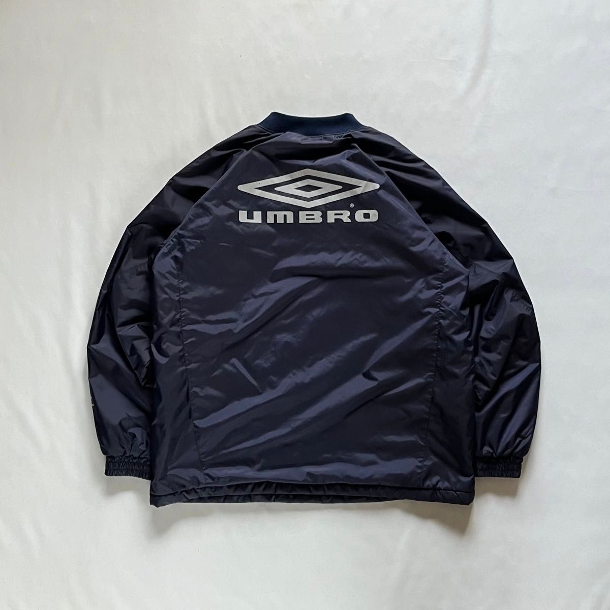 【90s UMBRO】ナイロンプルオーバー　ピステ　銀タグ　デサント社製　古着