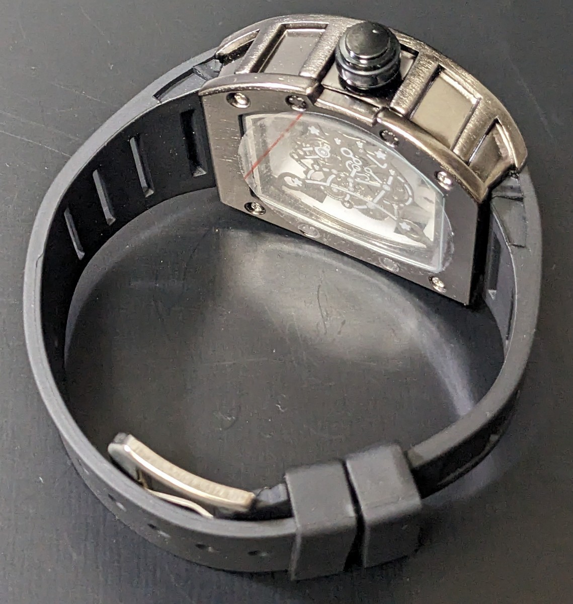 新品 腕時計 リシャールミルtype クオーツ オマージュウォッチ ラバー トノー ブラック スケルトン_画像7