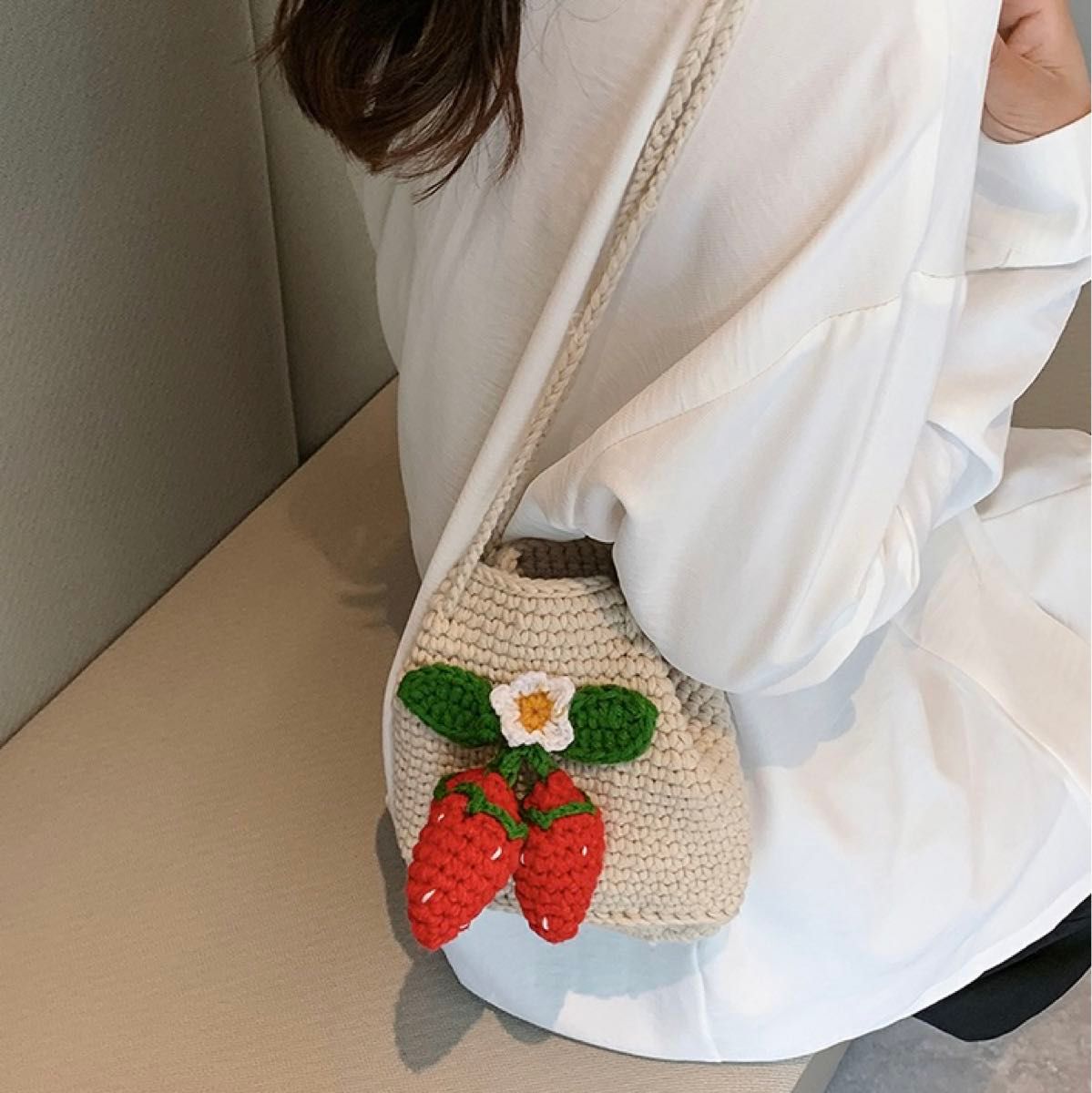 新品 真っ赤ないちご ショルダーバッグ いちご ポシェット 新品 真っ赤ないちご ショルダーバッグ いちご ポシェット