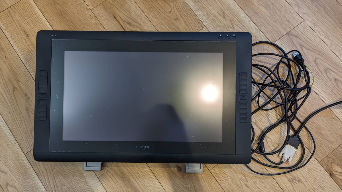 Wacom ワコム液晶ペンタブレット Cintiq 22HD touch DTH-2200の画像1