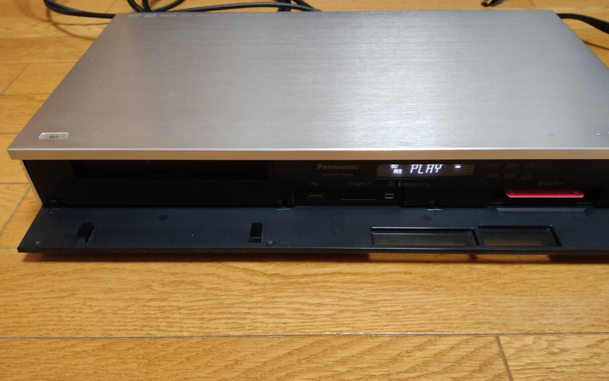 ジャンク/Panasonic/HDD&BDレコーダー DMR-BZT9000 通電OK、2011年製 _画像1