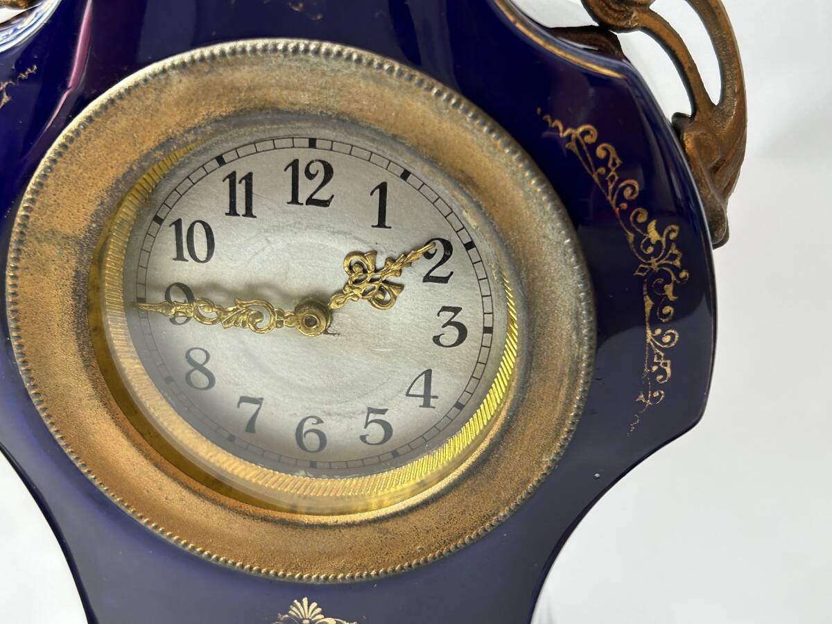 【動作品】西洋アンティーク 置き時計 ゼンマイ機械式時計  陶器 花瓶 ディスプレイの画像6