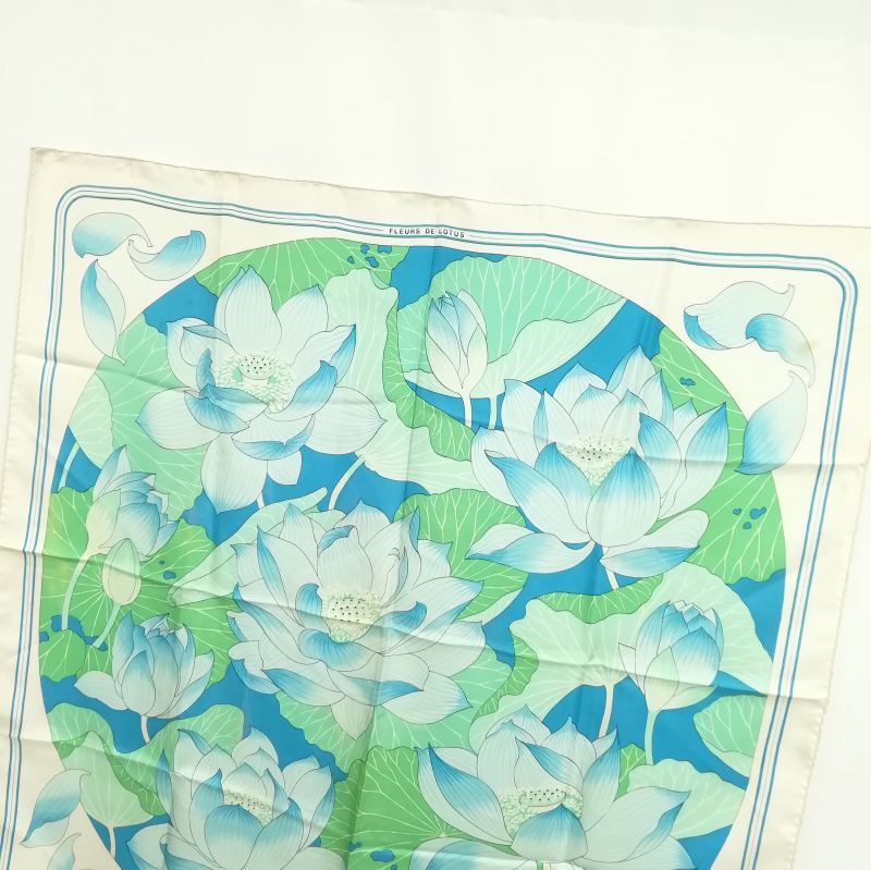 エルメス HERMES カレ90 蓮の花 FLEURS DE LOTUS 大判 スカーフ ブルー グリーン レディースの画像2
