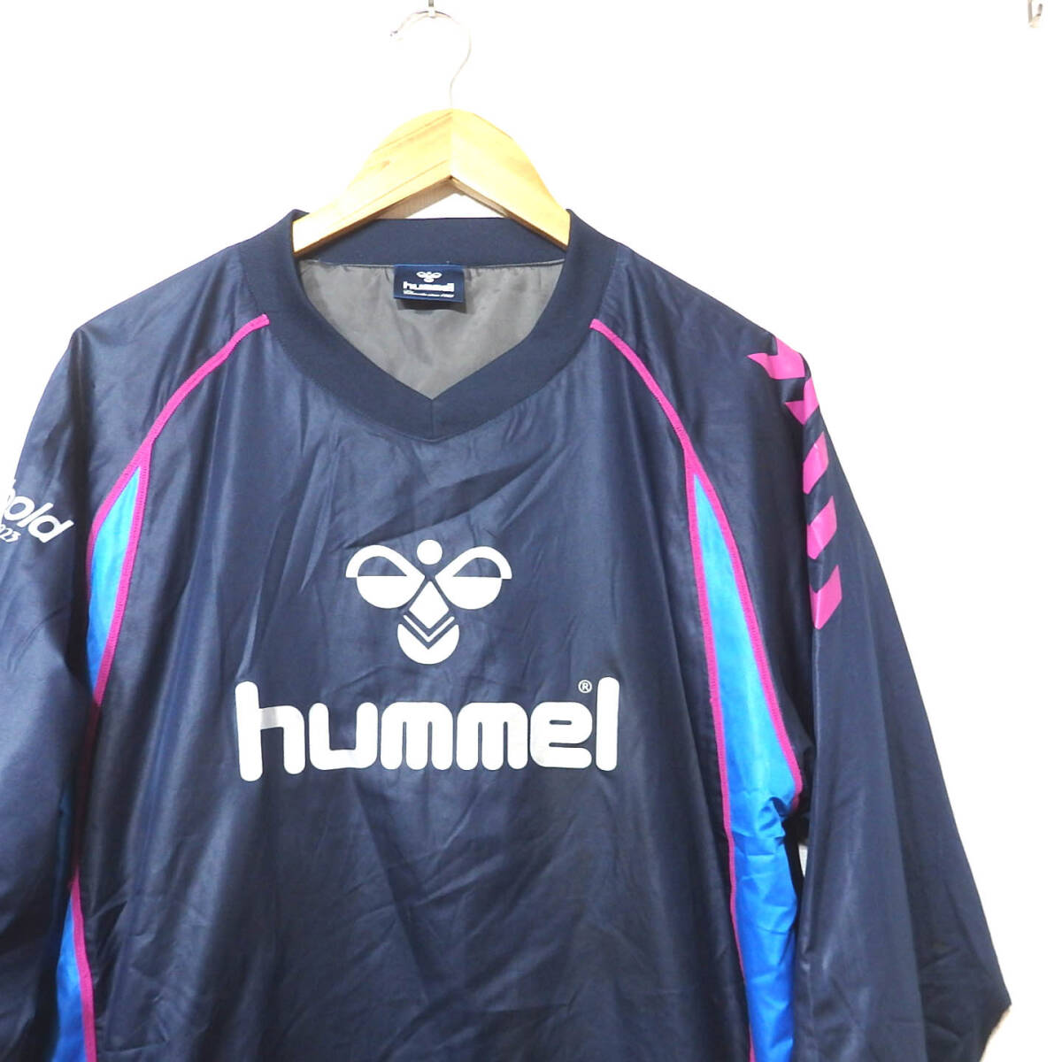 【送料無料】ヒュンメルピステシャツ/中綿入り　ポリエステル　サッカーフットサル　M-Lサイズ相当　　hummel