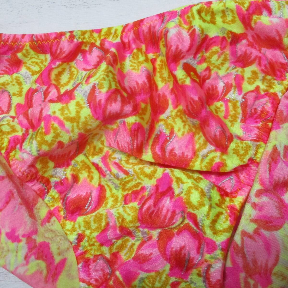 C0249★ピンクの花柄 きらきら ラメ シルバー 黄色 かわいい レディース S～M相当 スイムショーツ 水着ボトム ビキニパンツ リゾート 海の画像5