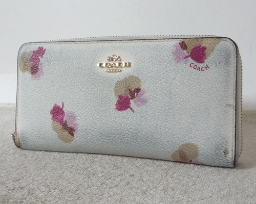 コーチ　COACH　PVC　ホワイト　白　マルチカラー花柄　長財布　ラウンドファスナー　ロングウォレット　レディース_画像1