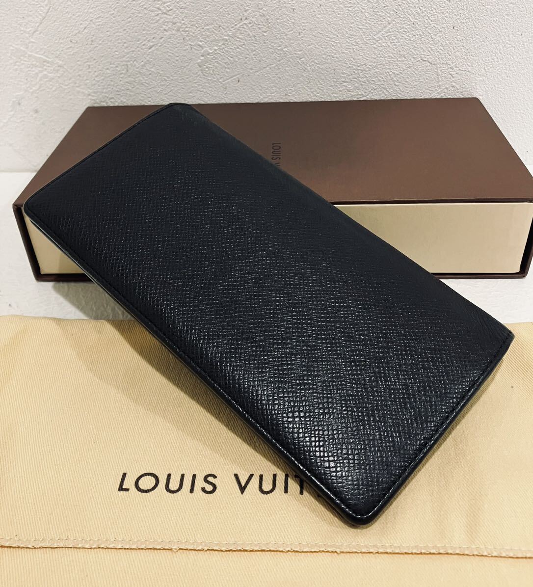 LOUIS VUITTON ★ 極上美品 ルイヴィトン タイガ 黒 ブラック 長財布 メンズ 小銭入れ有り プラザの画像4