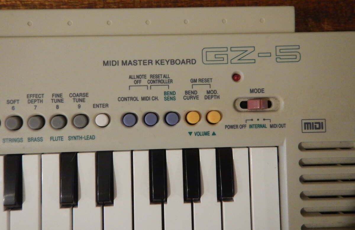 難あり中古品  MIDIキーボード CASIO GZ-5 KORG MICRO KEY-25 2点セットの画像3