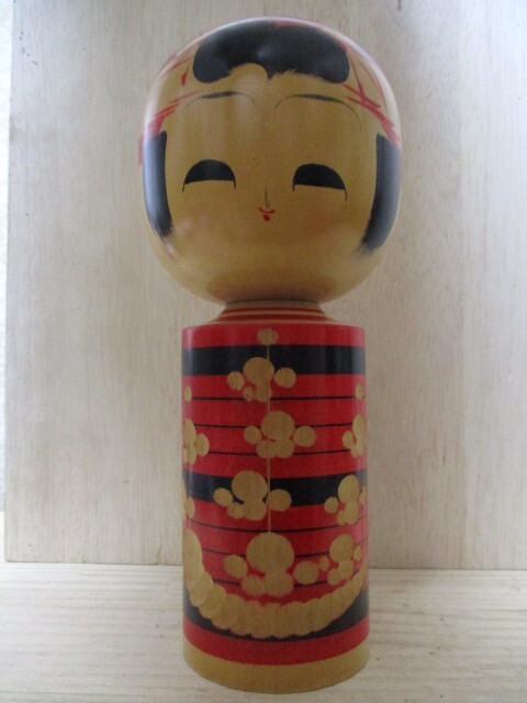 Z126-51. украшение kokeshi из дерева Sasaki . б/у высота примерно 23.7cm (18- сверху )