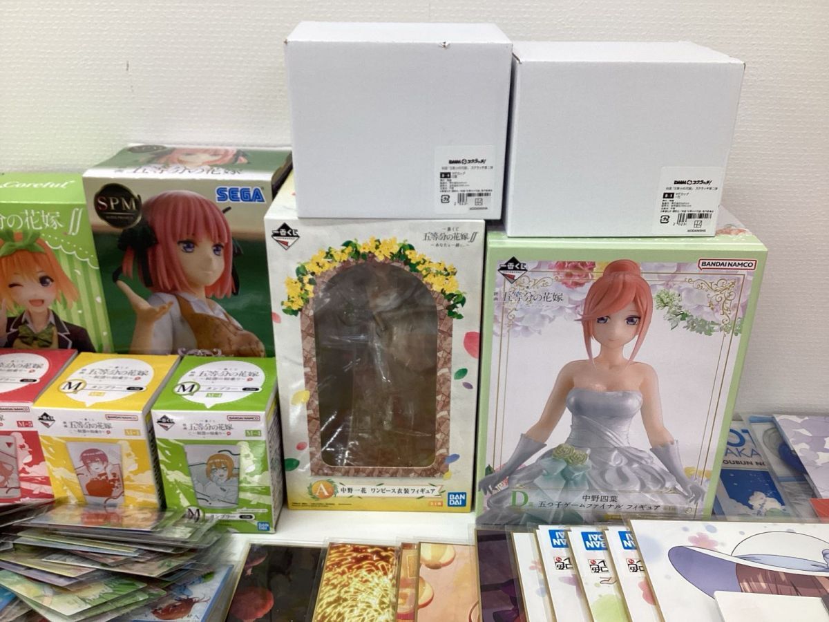 【同梱不可/現状】 五等分の花嫁 グッズ まとめ売り 缶バッジ フィギュア ラバーストラップ 色紙 ウエハースカード 他の画像3