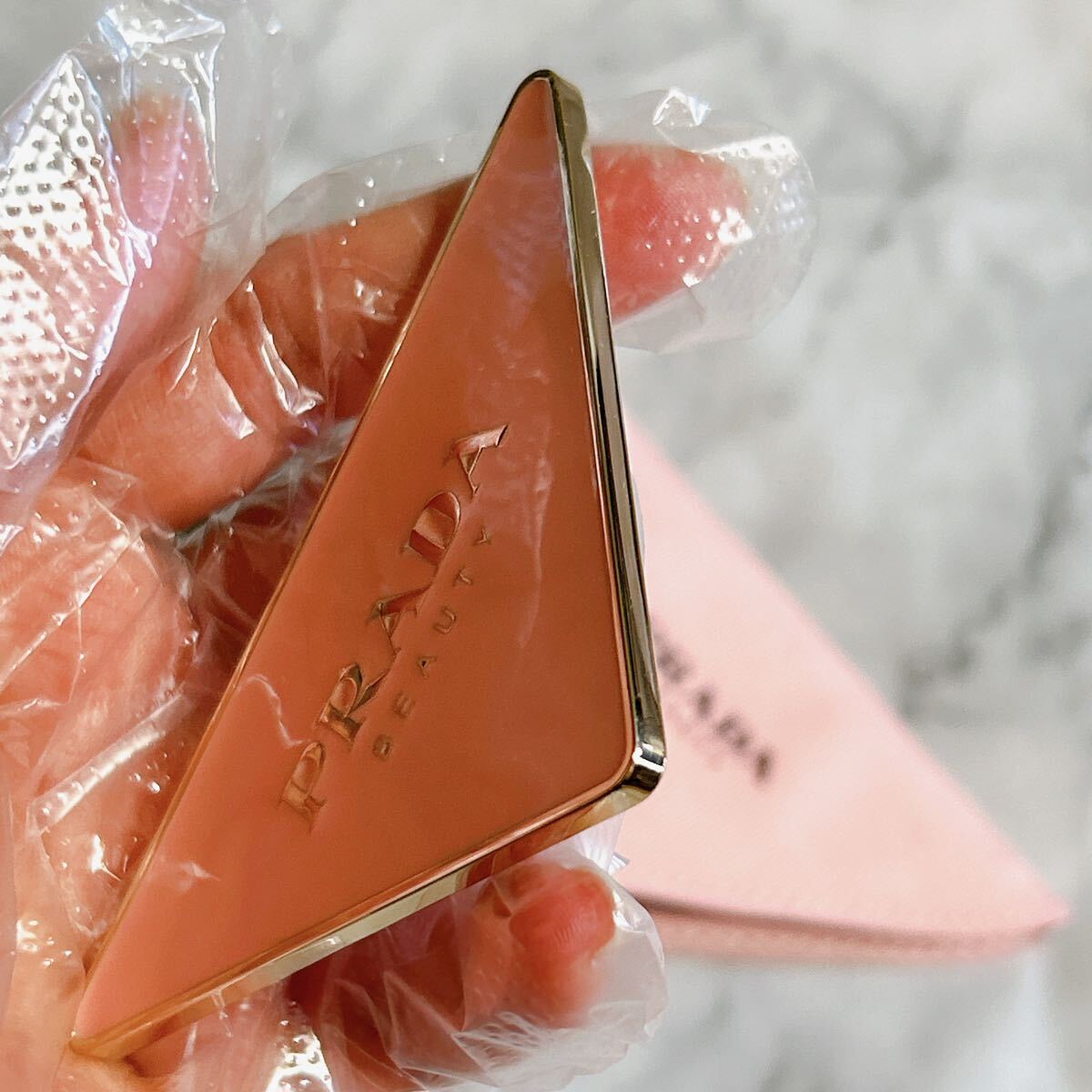 レア 新品本物 プラダ パラドックス 香水ノベルティ ミラー ピンク プレート型 手鏡 携帯用 三角 PRADA_画像6