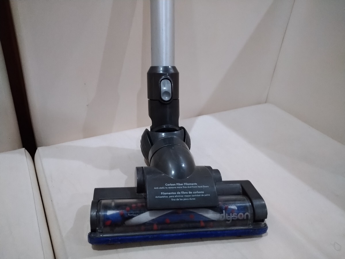 【9911】ダイソン　dyson コードレスクリーナー　DC35 完動品　分解清掃済み_画像5