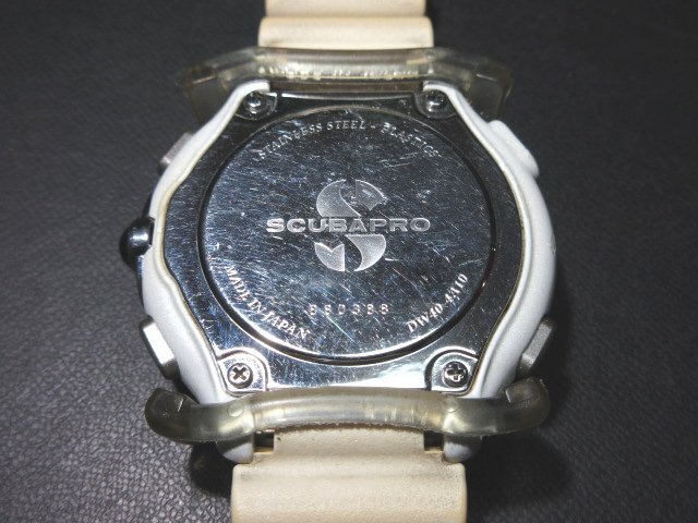 XB543◇スキューバプロ エクステンダークアトロ ダイブコンピューター クォーツ メンズ腕時計 DW40-4A10 デジタル ホワイト 稼働品 /の画像6