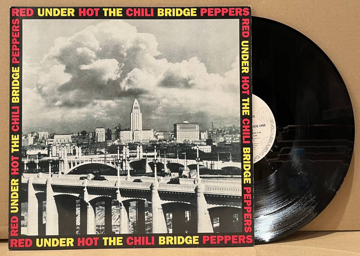 ◇祝来日!アナログ盤12インチ◇Red Hot Chili Peppers レッド・ホット・チリ・ペッパーズ / Under The Bridge (9362 40358-0) Give It Away_画像1