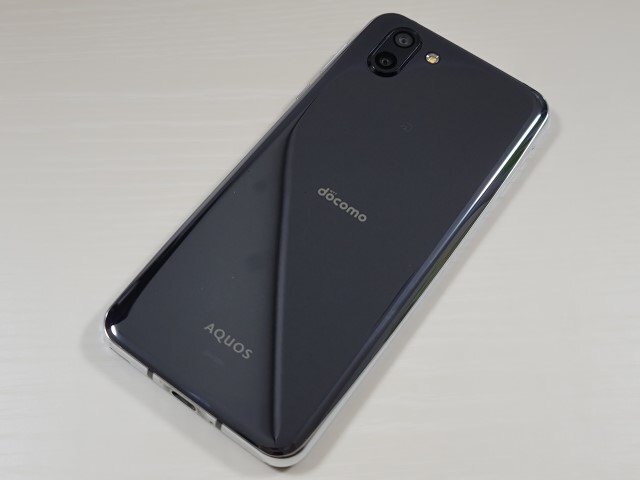 　★【39719WM】 完動品 docomo SH-03K SHARP AQUOS R2 プレミアムブラック SIMロック解除済 1円 ! 1スタ !_画像2